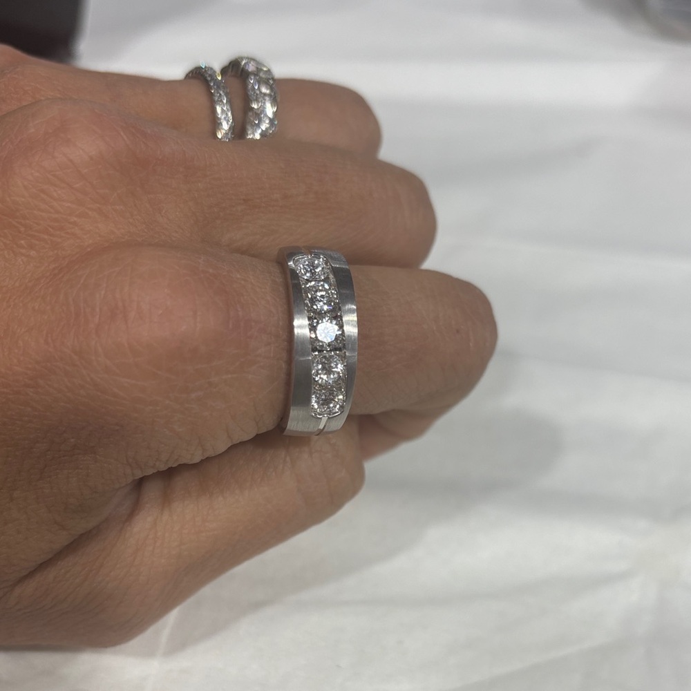 Men’s 14K white gold Labgrown diamond Ring 1.25 ct 5 stones Band